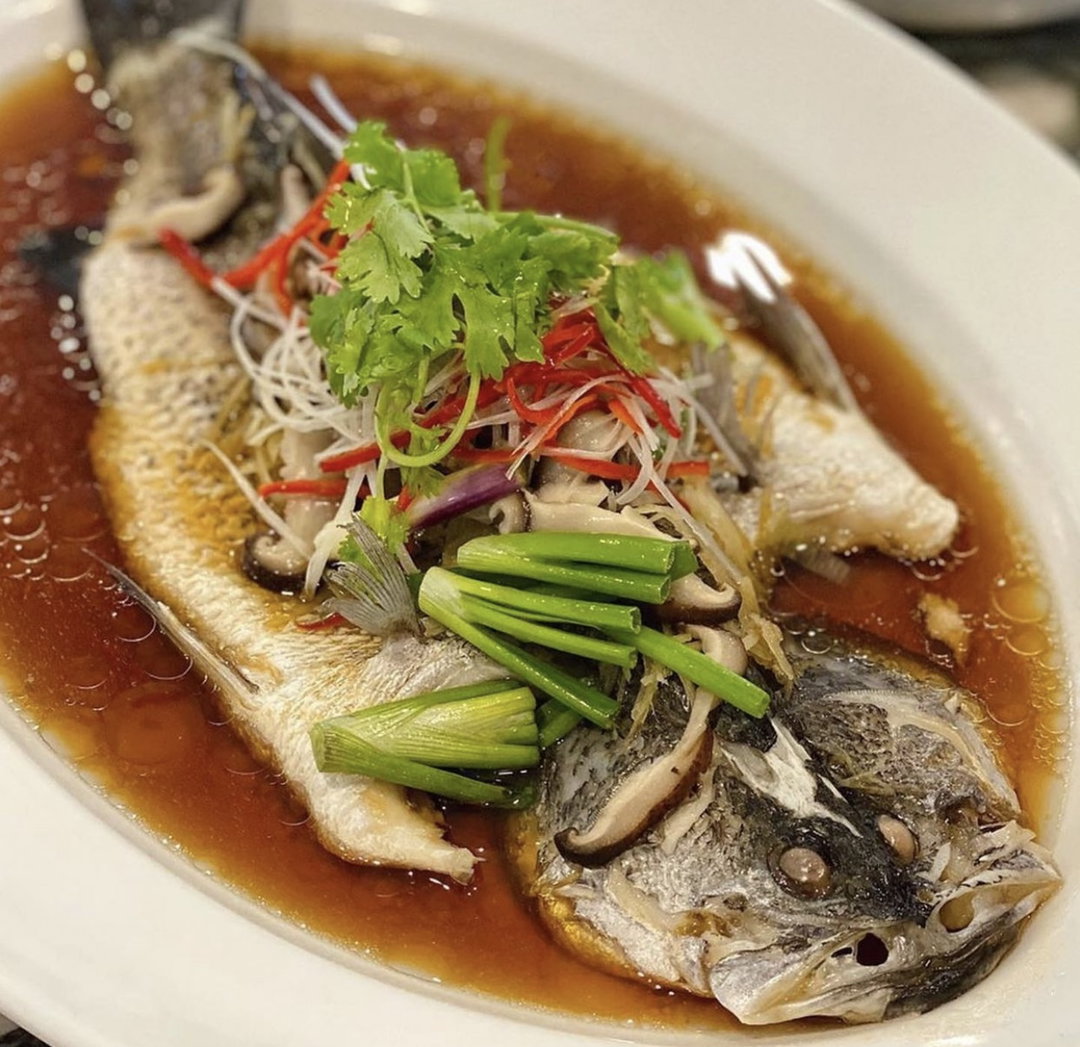 Steamed Seabass in Goldleaf Sauce 清蒸金目鱸