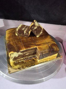 Premium Marble Choc Vanilla Buttercake