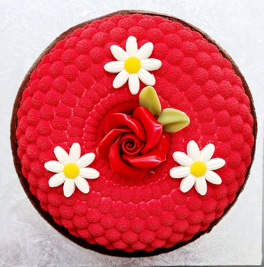 Strawberry light cheese cake with Berry insert and gluten free brownie _0