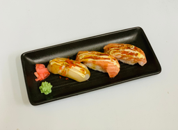 P018 Mixed Sushi 3 pcs　三貫盛り（ホタテ、鮭、鮭トロ）（三貫握寿司拼盘-带子，三文鱼，三文鱼腹）