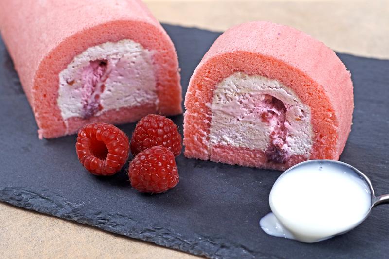 Raspberry Swirl Roll Cake_0