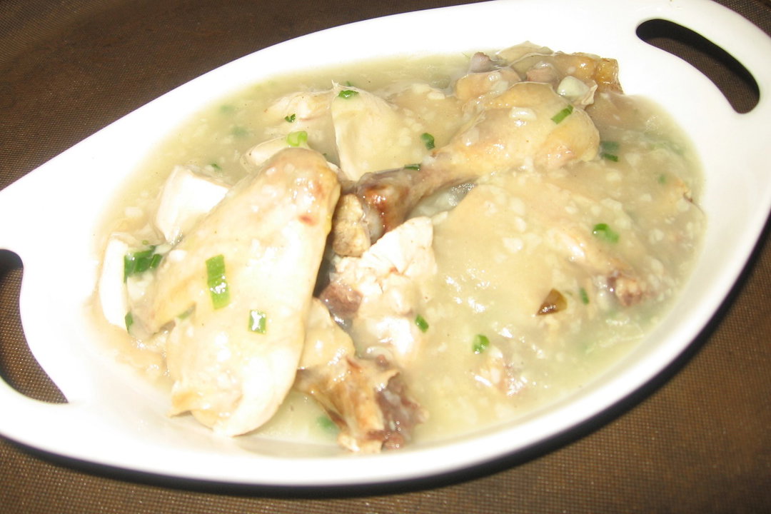 Sliced Chicken with Cantonese Sauces    葱油鸡