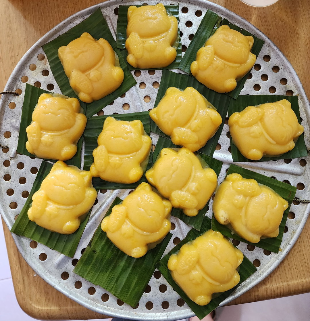 Prosperous cat ang ku kueh! 60 to 65g each! 12 pcs (Salted mung bean filling)