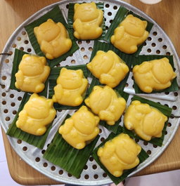Prosperous cat ang ku kueh! 60 to 65g each! 12 pcs (Salted mung bean filling)