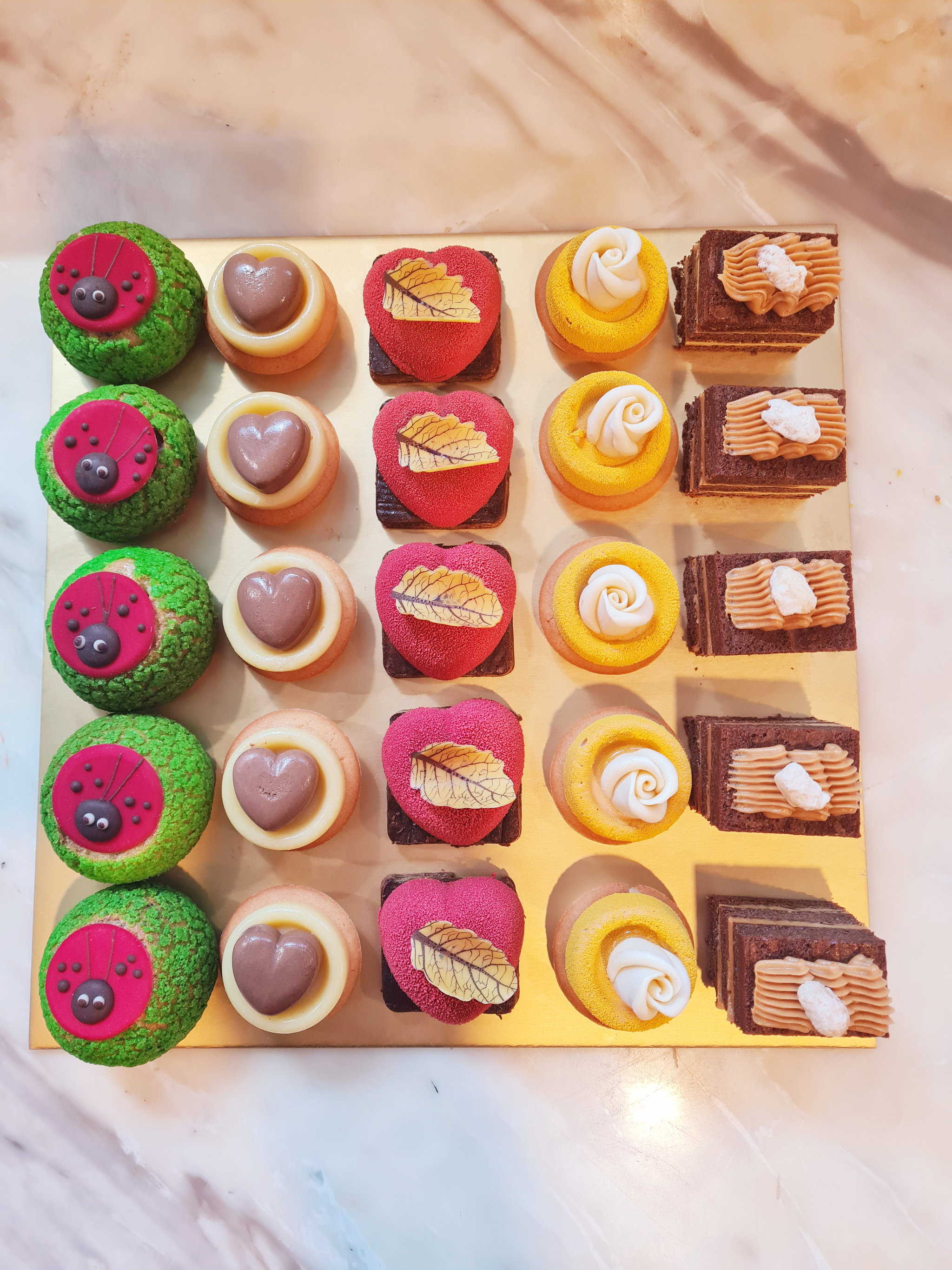 Chef signature, Premium petit gateau 25 pieces_0