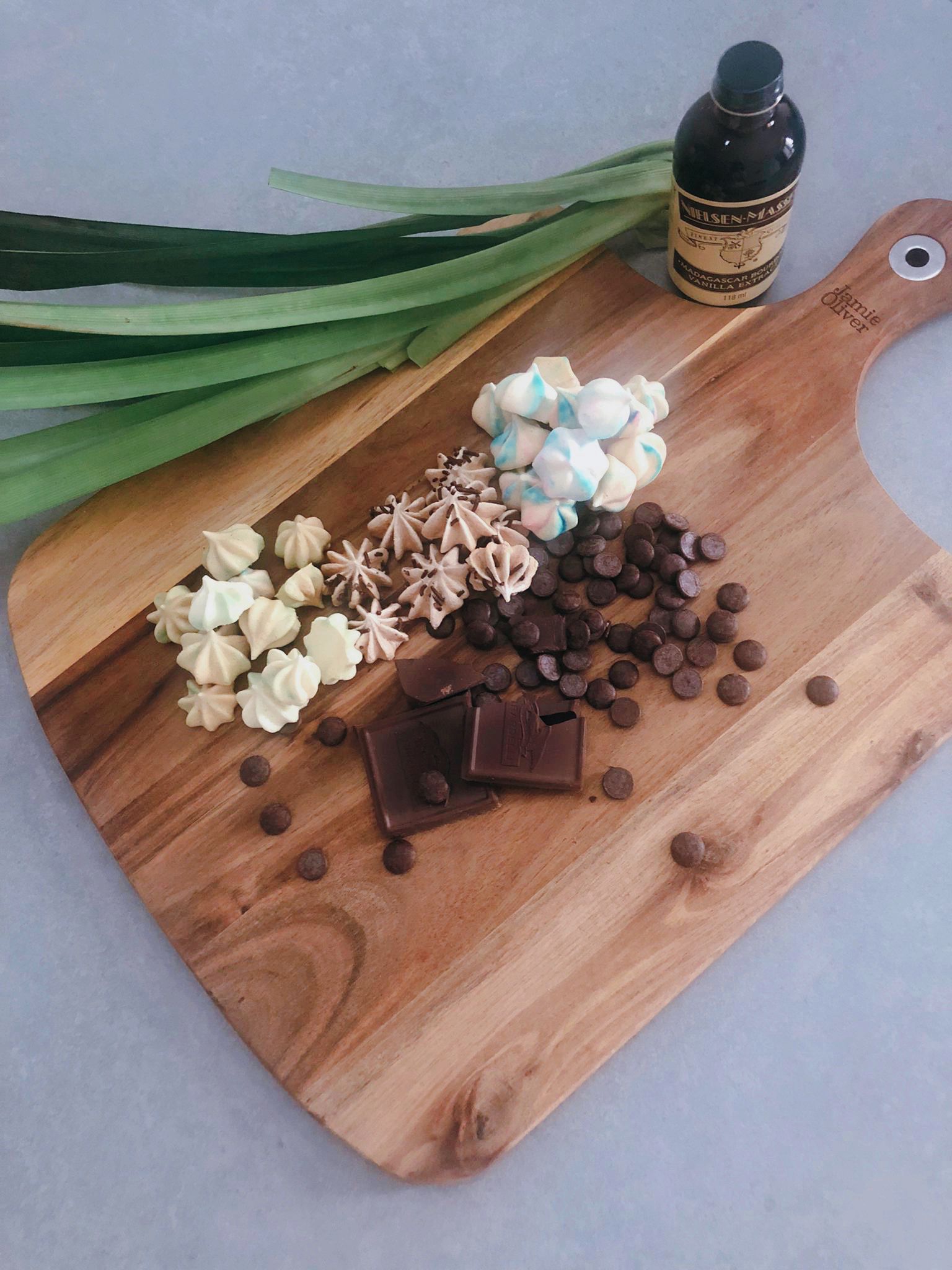 Choc meringue kisses 朱古力蛋白霜饼in a bag (big - 30 pieces)