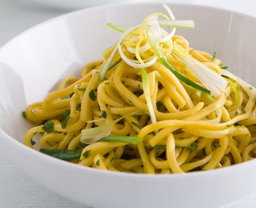 Egg Fried Noodles   鸡蛋 炒面 
