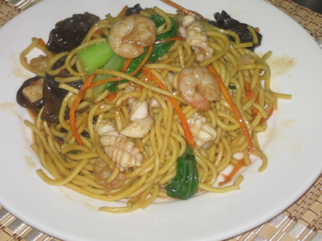 Mix Seafood Fried  Noodles   三鲜炒面