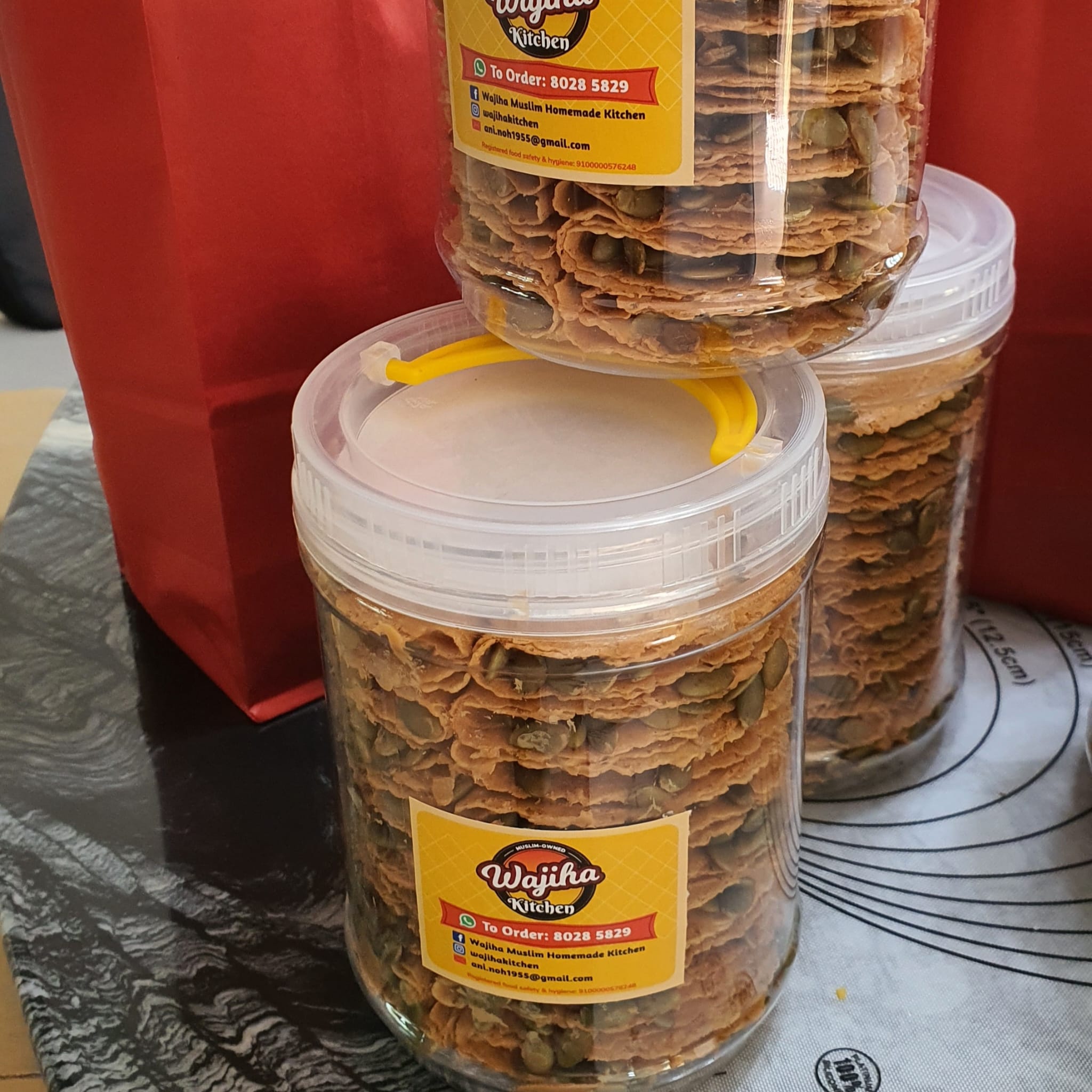 Kuih Kapit with Pumpkin seeds filing_0