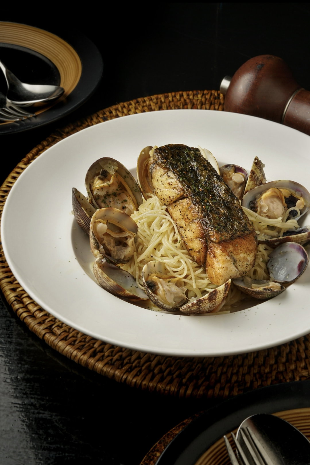 Kühlbarra®️ Barramundi a la Plancha con Pasta Las Almejas - Fish: 120g; Clams & Pasta: 200g