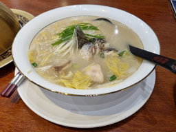 招牌生鱼头汤 Signature Fish Head Soup  