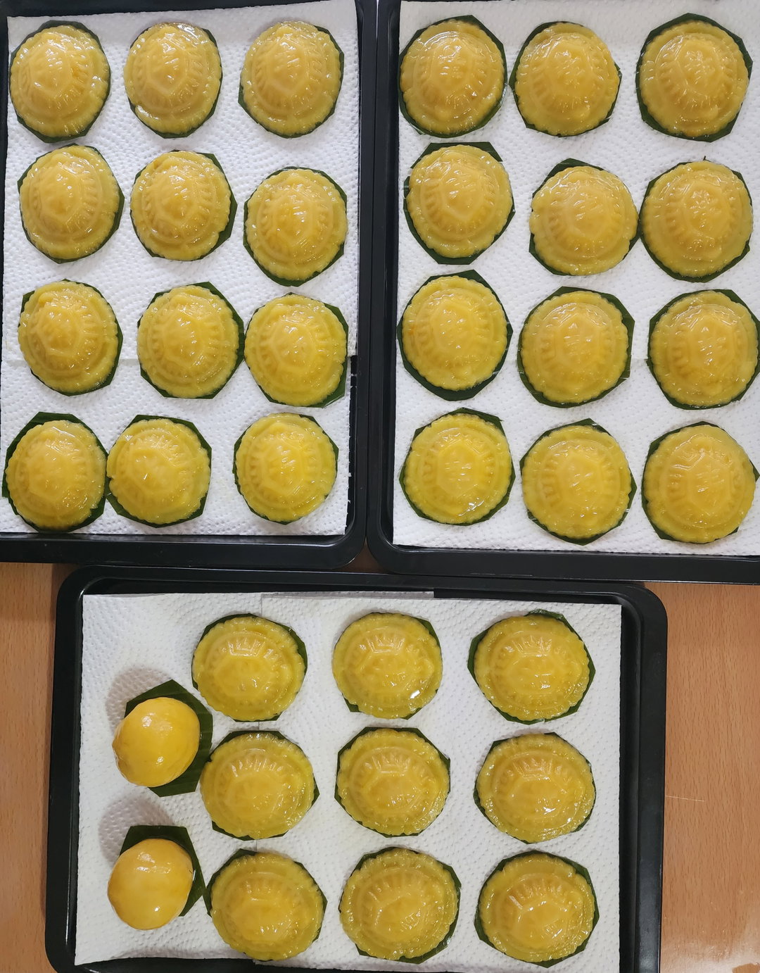 Vegetarian Mung bean ang ku kueh! Sweet or salty!65g each! 12 pcs per box!