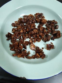 Strawberry almond nougat with dried strawberry 