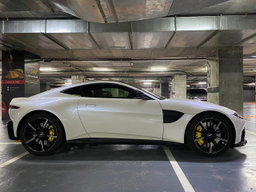 ASTON MARTIN VANTAGE