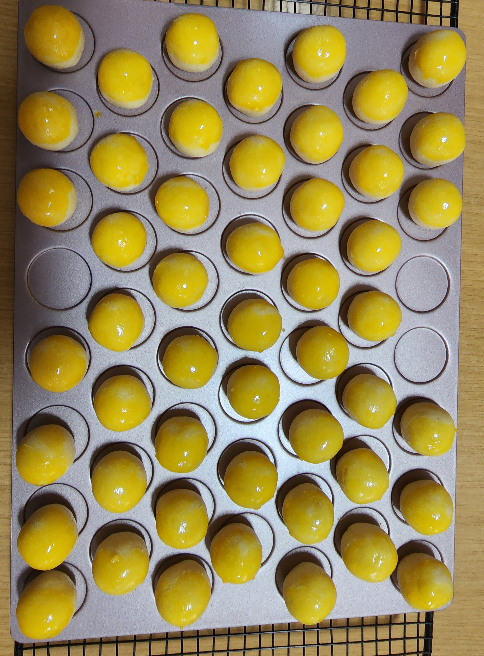 Golf ball pineapple tarts _1