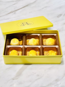 BESTSELLER: Golden Shell Custard Pastries