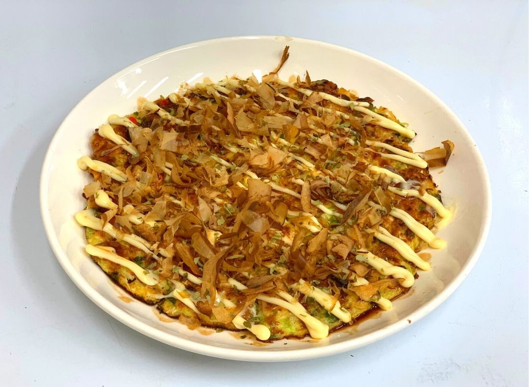 E016 Okonomiyaki (6 inch) 豚お好み焼き(15cm)