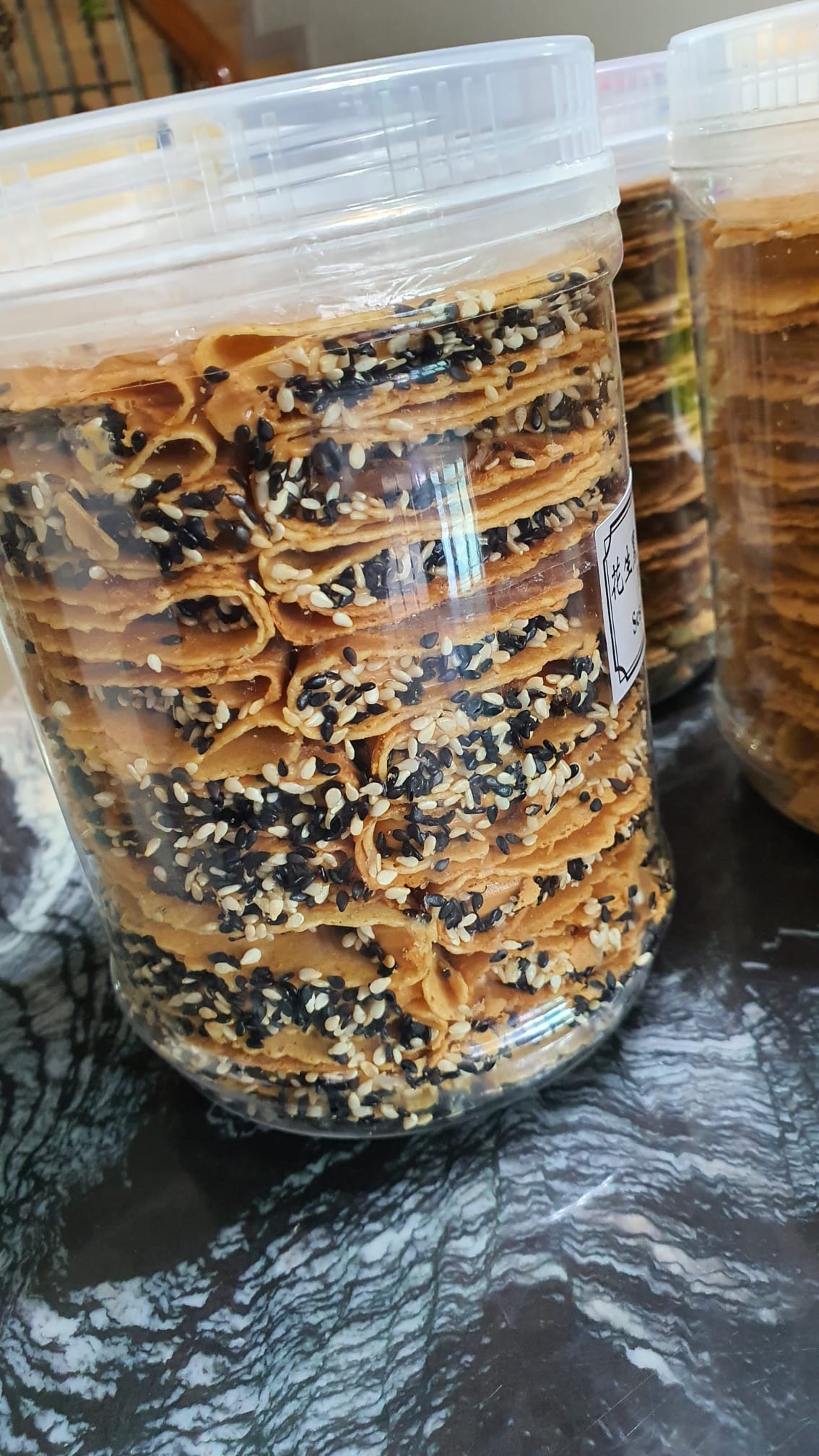 Kuih Kapit with Sesame seed filing_1