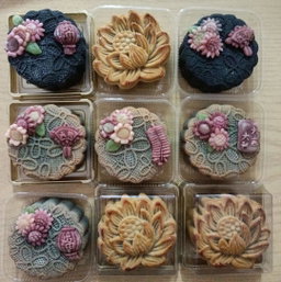 Baked Foral Mooncake 