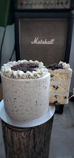 Cookies and Cream (Tall Cake)