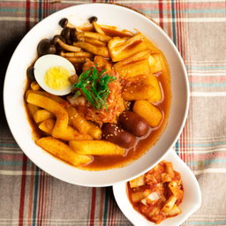 304. Kimchi Topokki (Spicy)