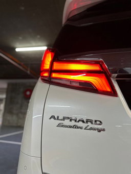 TOYOTA ALPHARD 8 SEATER