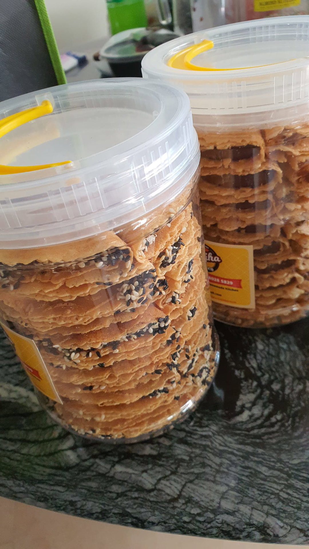 Kuih Kapit with Sesame seed filing