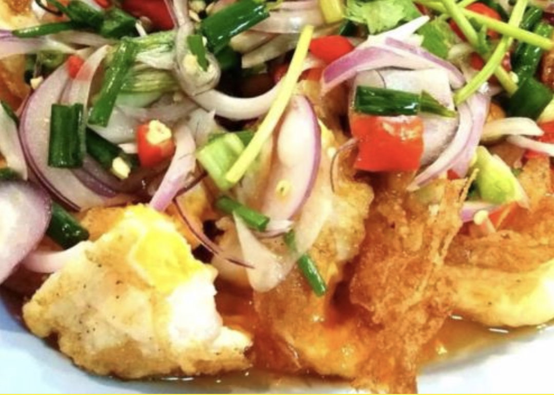 Spicy salad with fried egg 