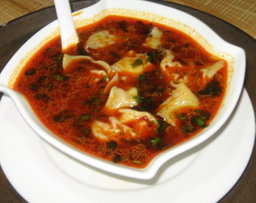 Shanghai Wonton Chicken ( Original Or Sichuan Spicy  )Soup    鸡肉  馄饨   (8 pcs)