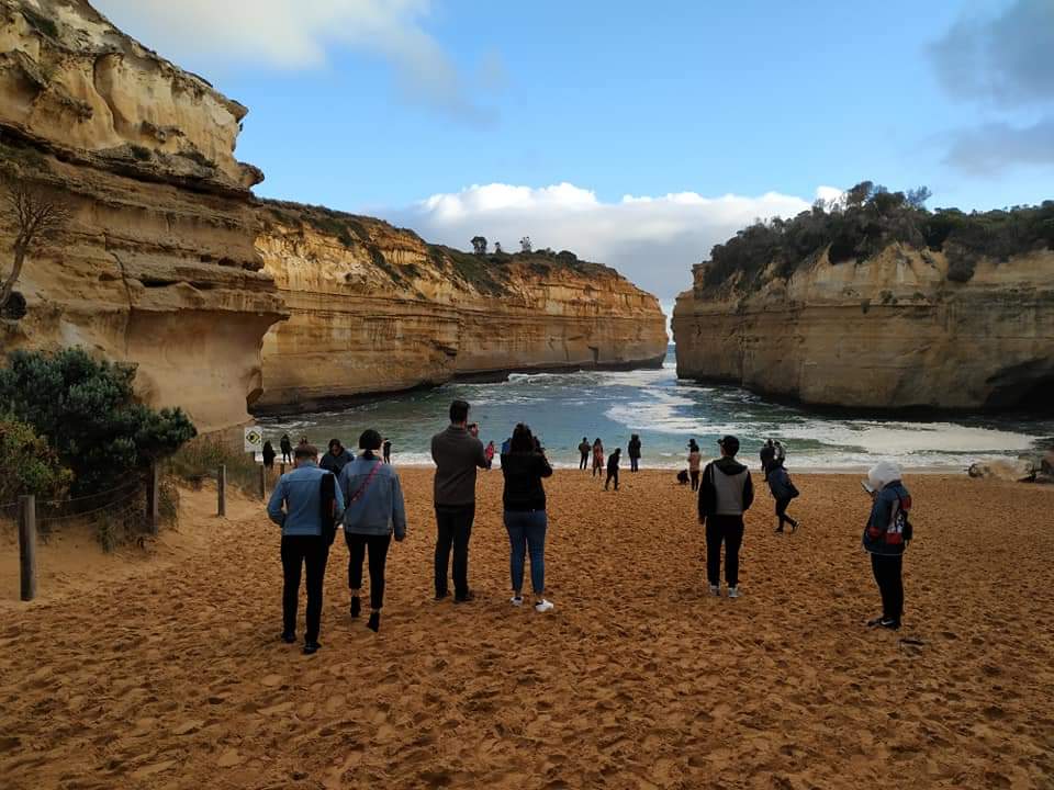 DAY TOUR - The Iconic 12 Apostles & Great Ocean Road Scenic View Drive _5