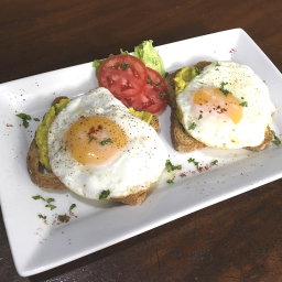 Tostadas con Aguacate & Huevos