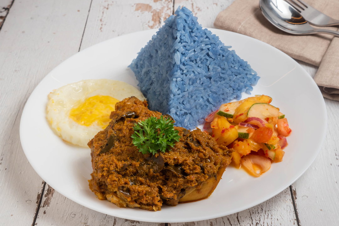 Turmeric Curry Chicken with Blue Rice  |  黄姜咖哩鸡蓝花饭  