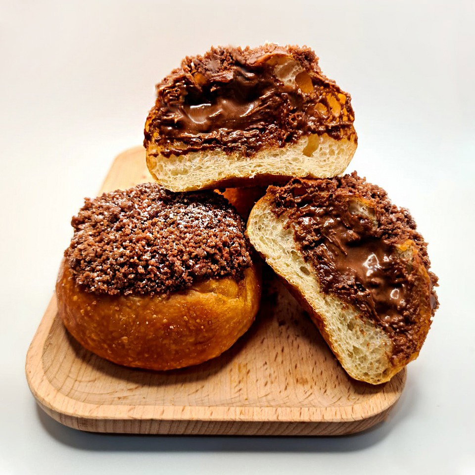 Hazelnut Crumble Bun (1 piece) (SOLD OUT)
