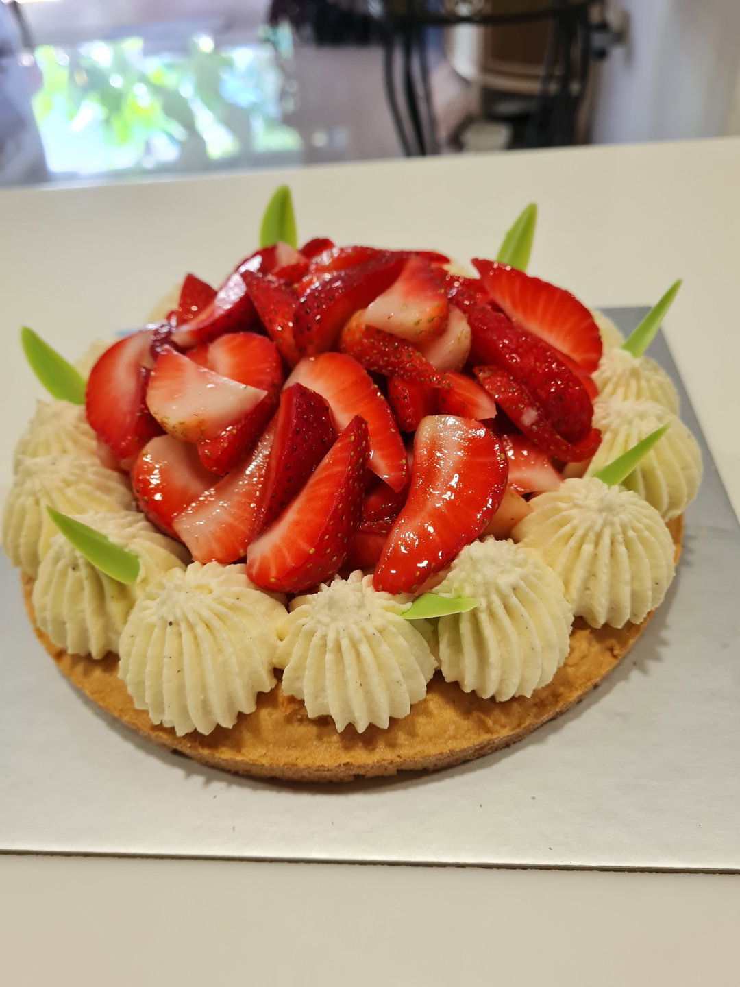 Fresh strawberry pie with white vanilla  chocolate crémeux, breton butter base crust 