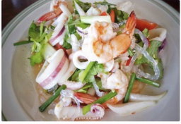 Spicy salad with seafood 