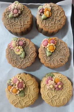 Baked Foral Mooncake 