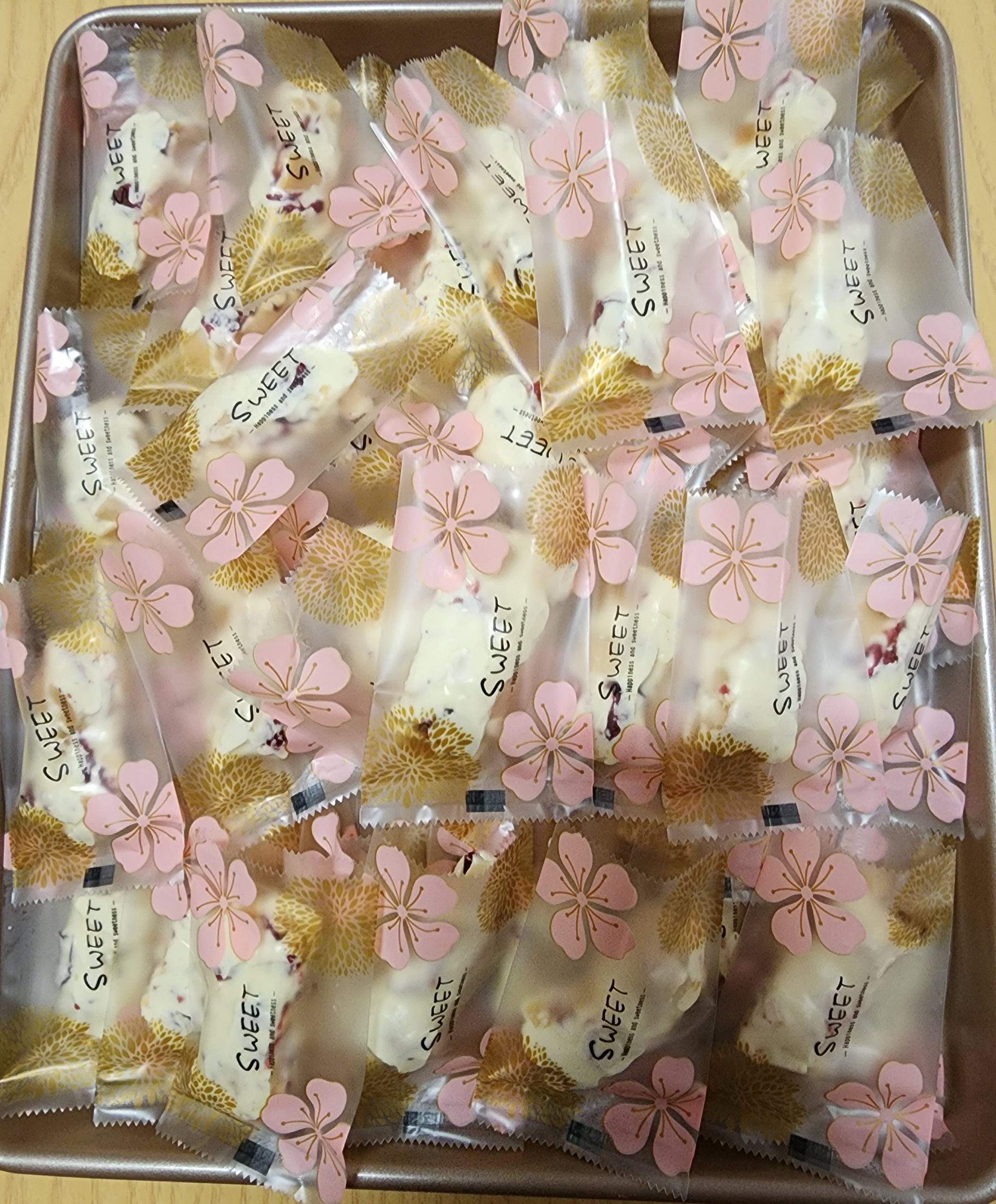 Almond or macadamia cranberry nougat (Top seller)_3