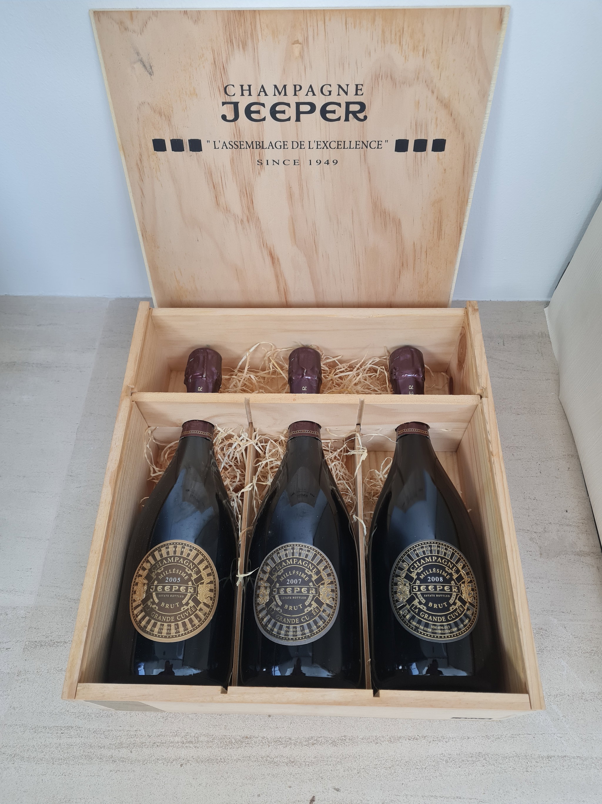 French Jeeper Champagne 3 vintage bottles per box _0