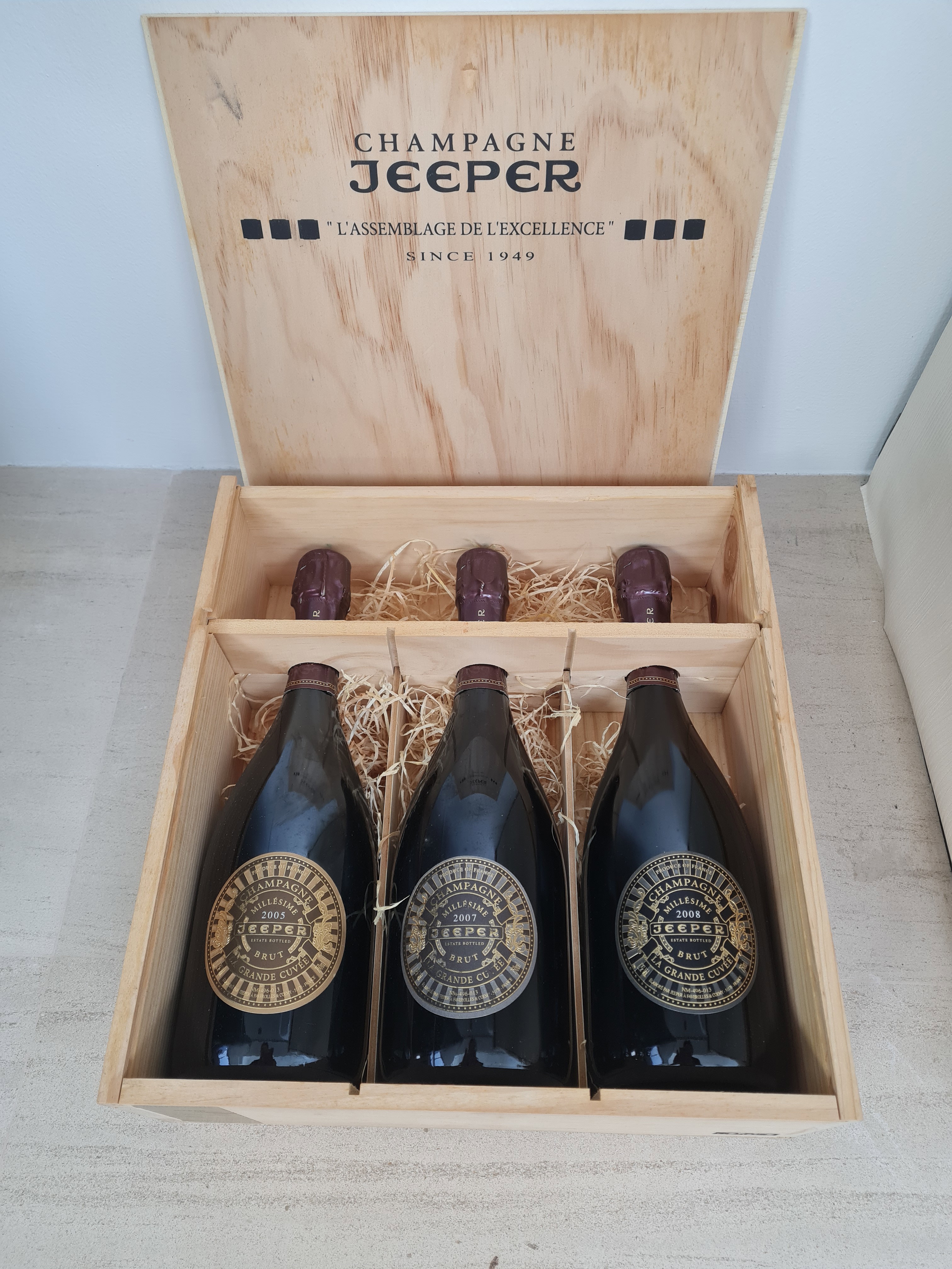 French Jeeper Champagne 3 vintage bottles per box