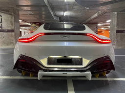 ASTON MARTIN VANTAGE