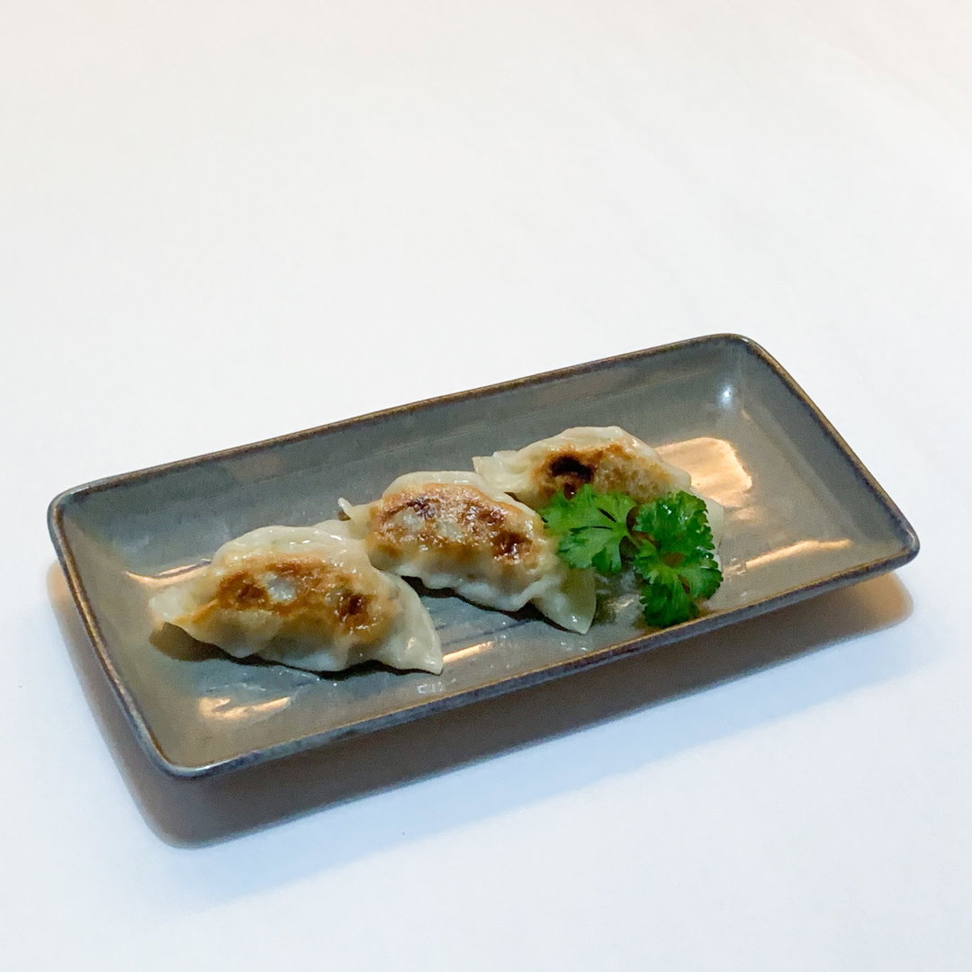 C011. Gyoza (4 pcs) 焼き餃子