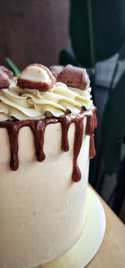 Kinder Bueno Cake