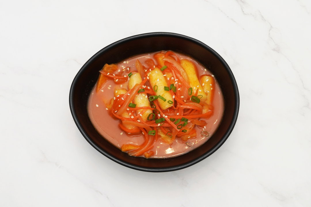 M6. (B) Tteokbokki 韩式炒年糕