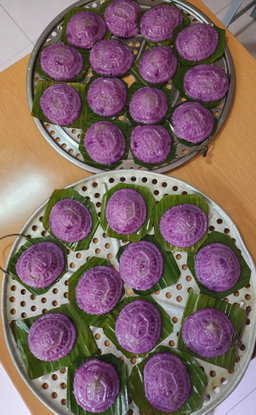 Vegetarian Yam ang ku kueh! 65g each! 12 pcs per box!