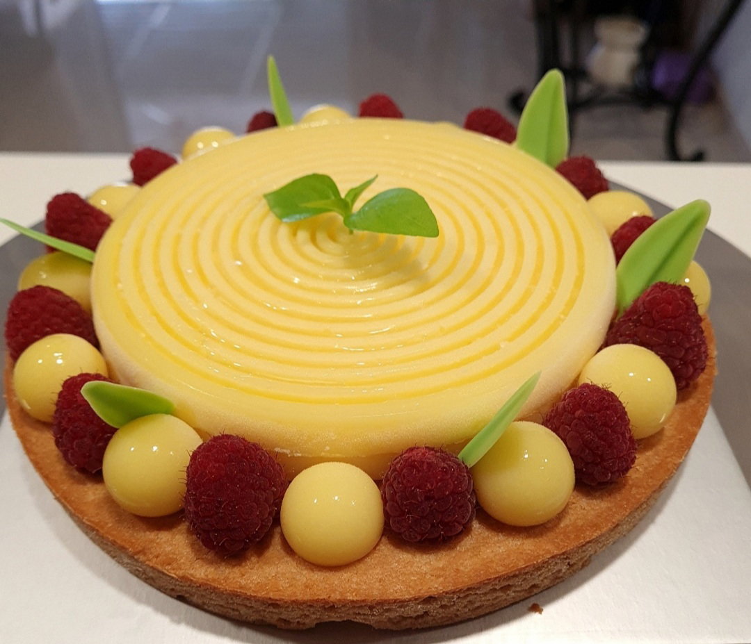 Lemon pie with fresh raspberry and butter lemon zest crust_0