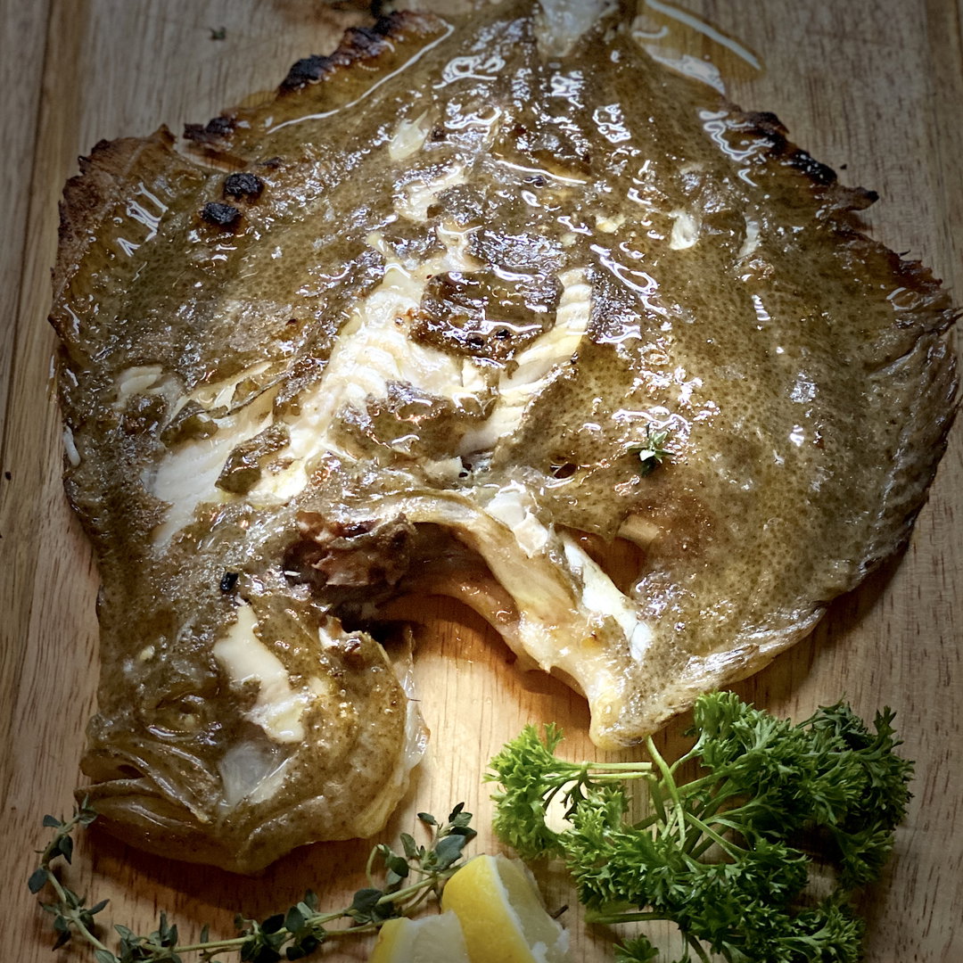 Rodaballo ‘Vivo’ a la Parrilla Binchotan - 1.0-1.2kg