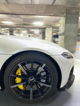 ASTON MARTIN VANTAGE