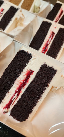 Chocolate Strawberry Cake