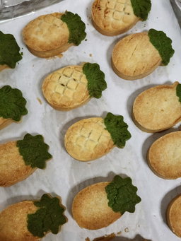 Mini cranberry pineapple tart
