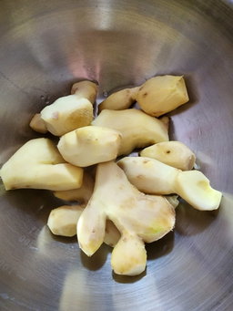 Lychee ginger soft candy with macadamia 